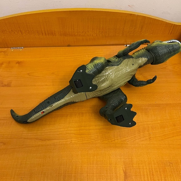 🦖 Light Up Roaring T-Rex Toy - Batteries Included - Picture 4 of 5